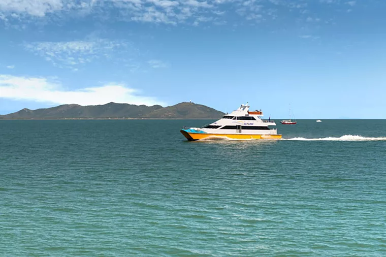 SEALINK QLD Sunbird cruising to Townsville