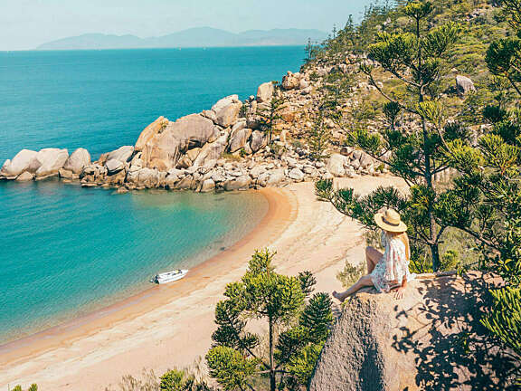 Magnetic rock lookout