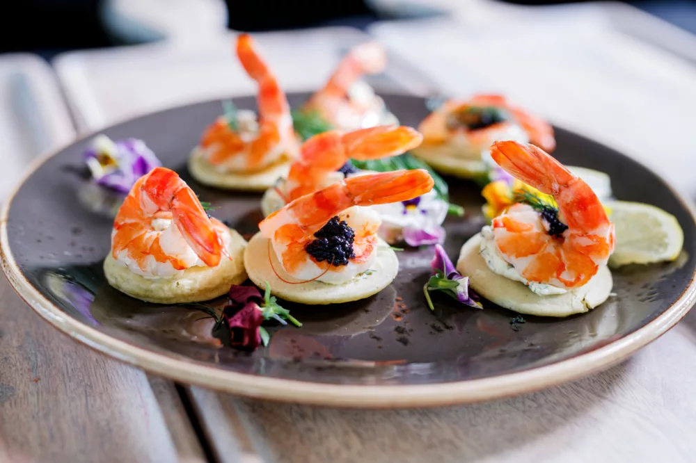 Prawn cocktail canapés food plate premium