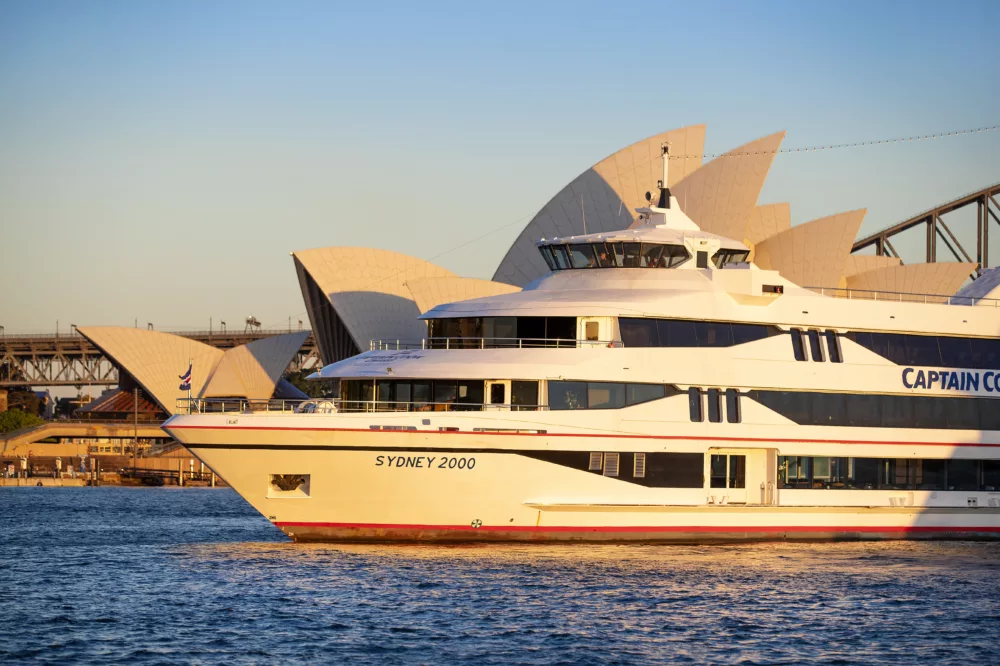 Sydney 2000 external, S2 closeup, sun, day, Opera House
