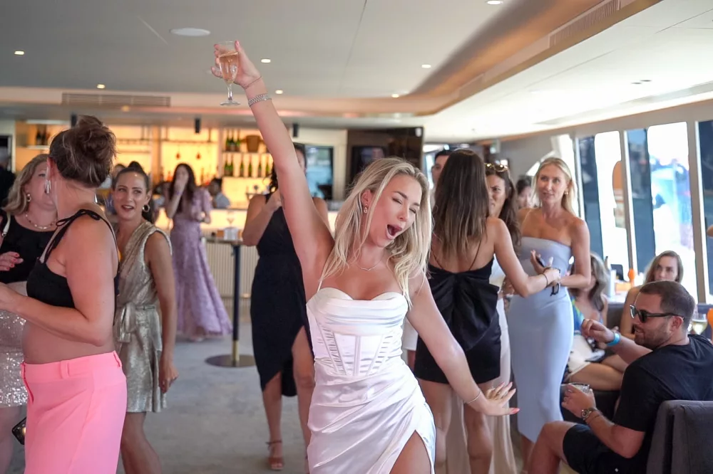 JX Hens Veuve Celebrate