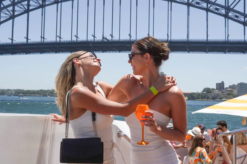 JX Hens Veuve Bridge