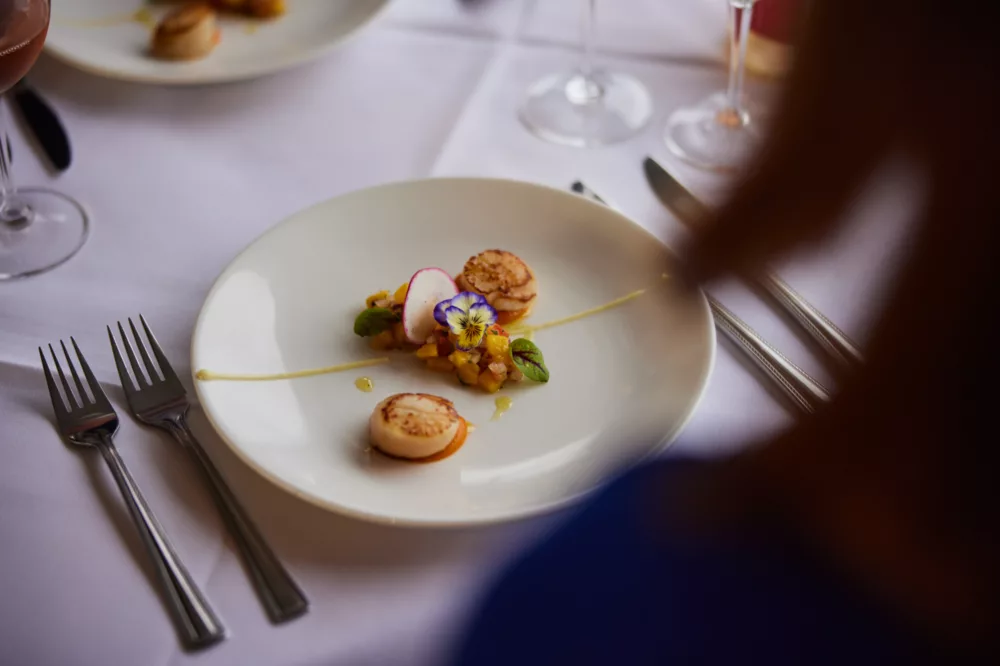 Dining scallops over shoulder