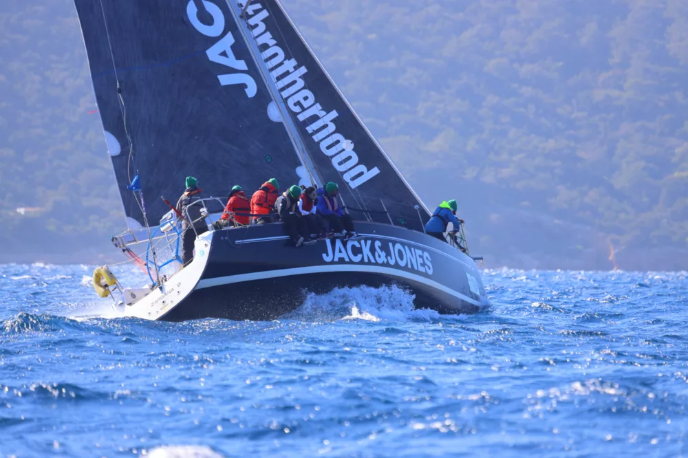 Sail Boxing Day 622601 S 3