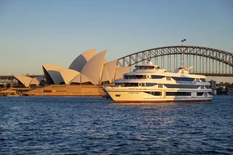 Sydney 2000 external, S2, day, sun, Opera House, Harbour Bridge