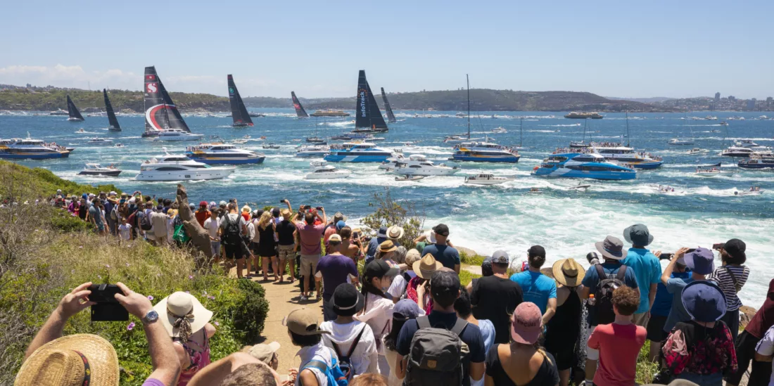 Crowd watching the Sydney to Hobart yacht race on Boxing Day from Watsons Bay South Head non-ccc dnsw special events