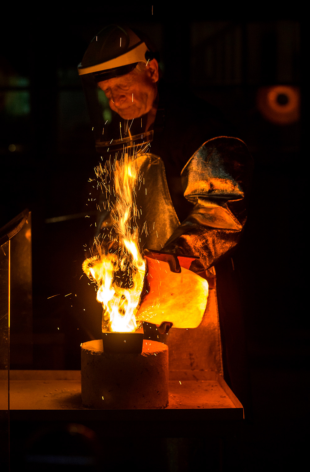 Gold pour at Perth Mint