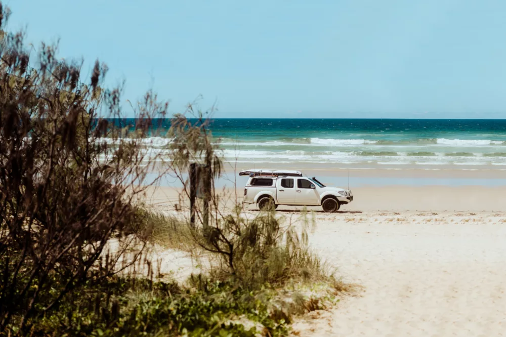 4WD driving along 75 Mile Beach, K'gari (Fraser Island)