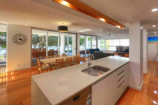 Maggies Beachfront Apartments