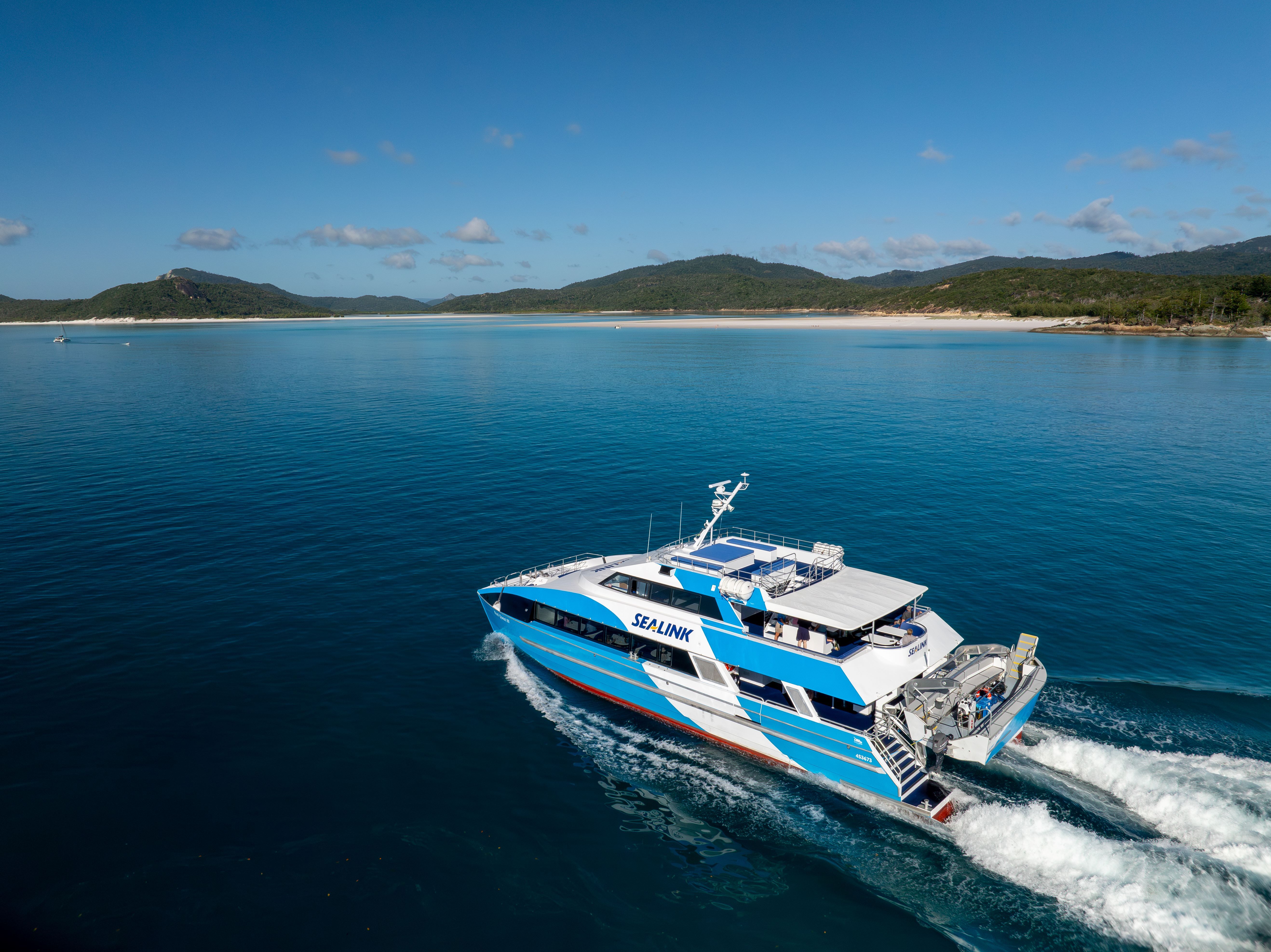 Purely Whitehaven Tour cruising past Hill Inlet