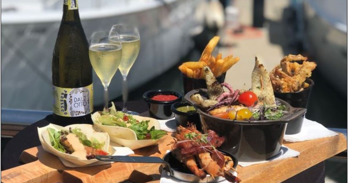 Island cafes and restaurants SeaLink Island